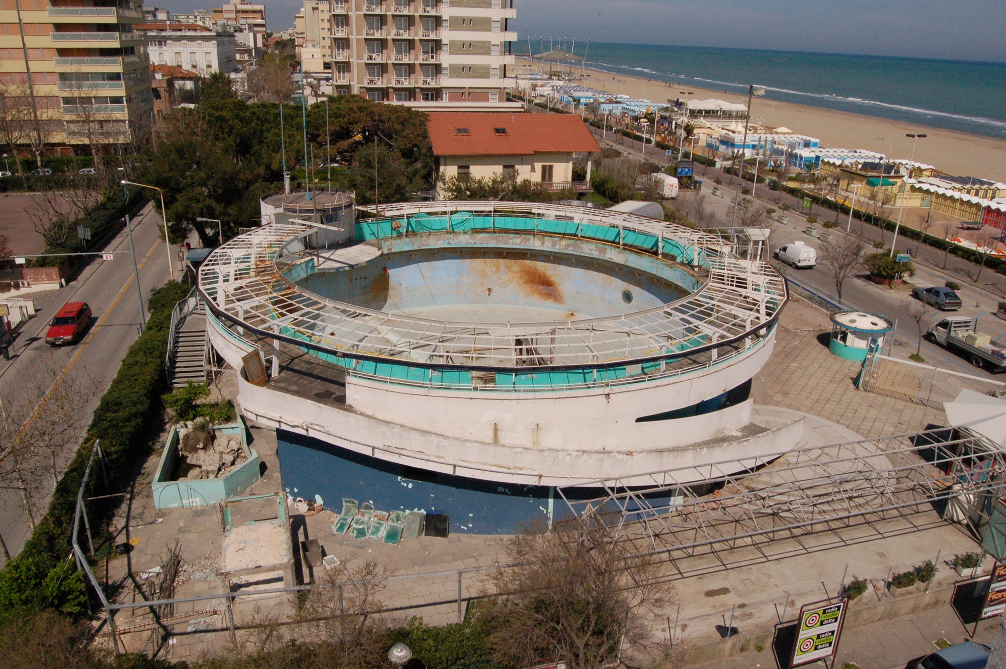 The theatre of dolphins 