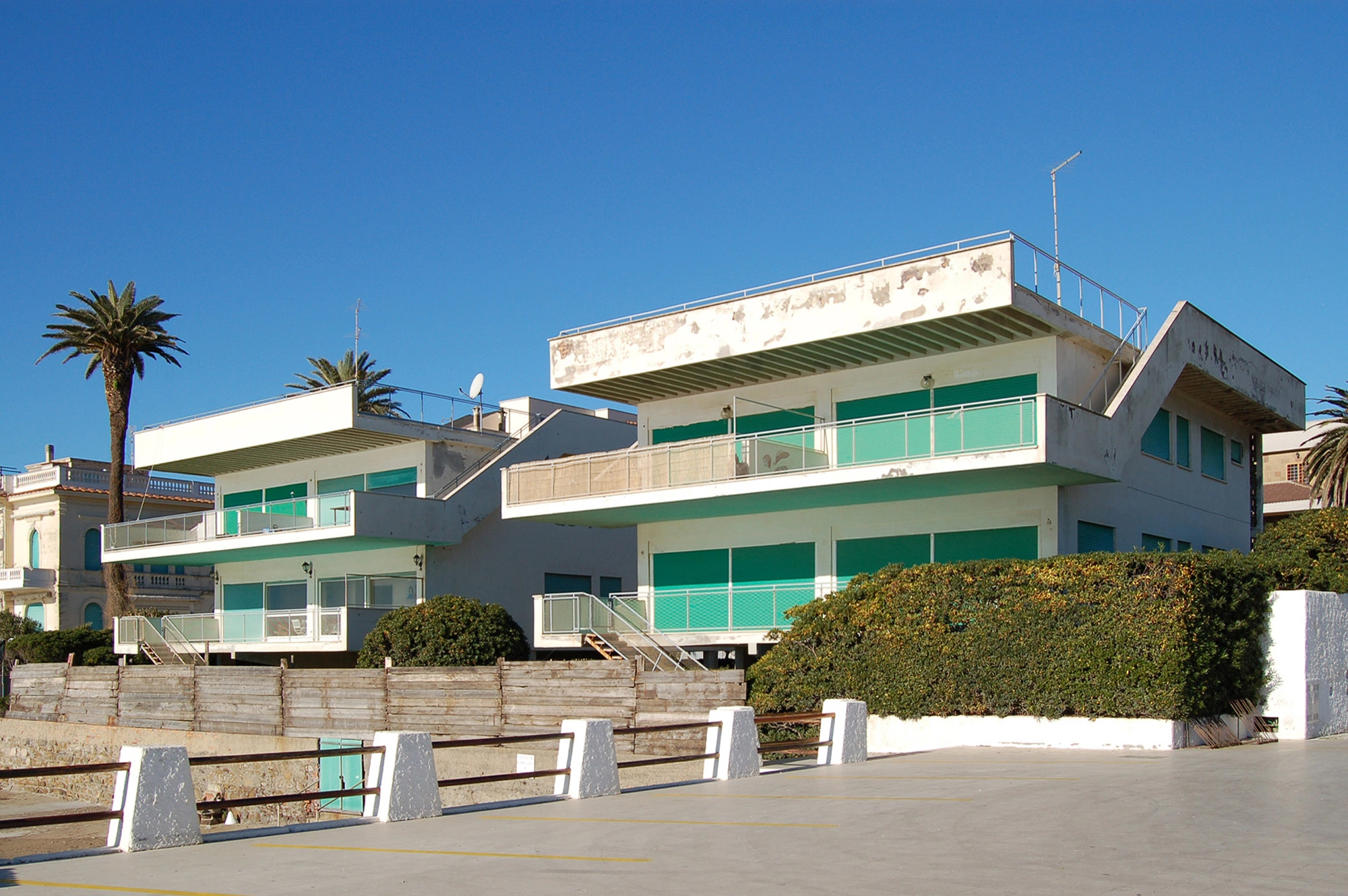 Twin houses 
